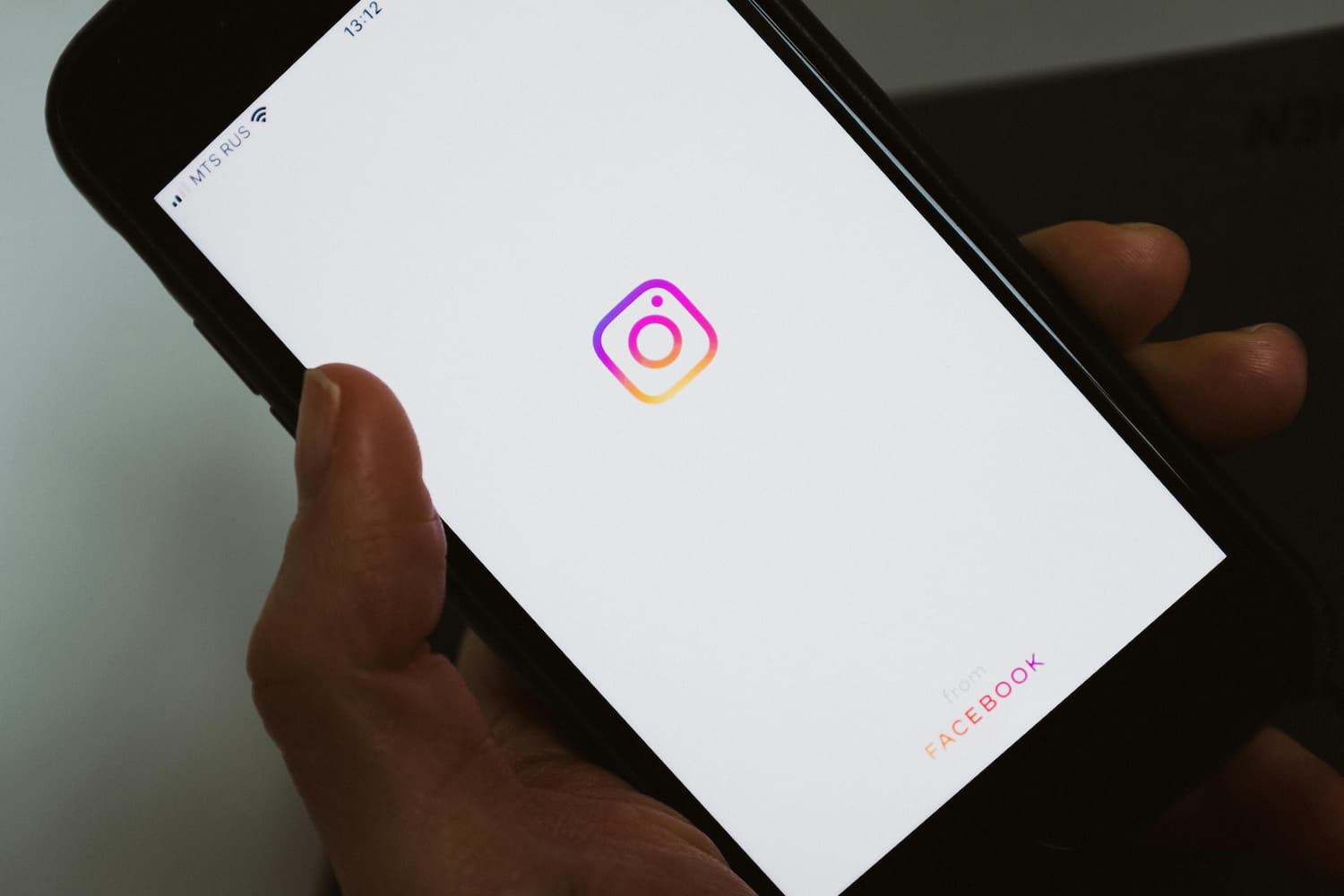 Comment apparaître dans les suggestions Instagram de quelqu'un (vraiment)
