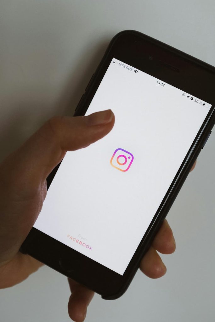 Comment apparaître dans les suggestions Instagram de quelqu'un (vraiment)